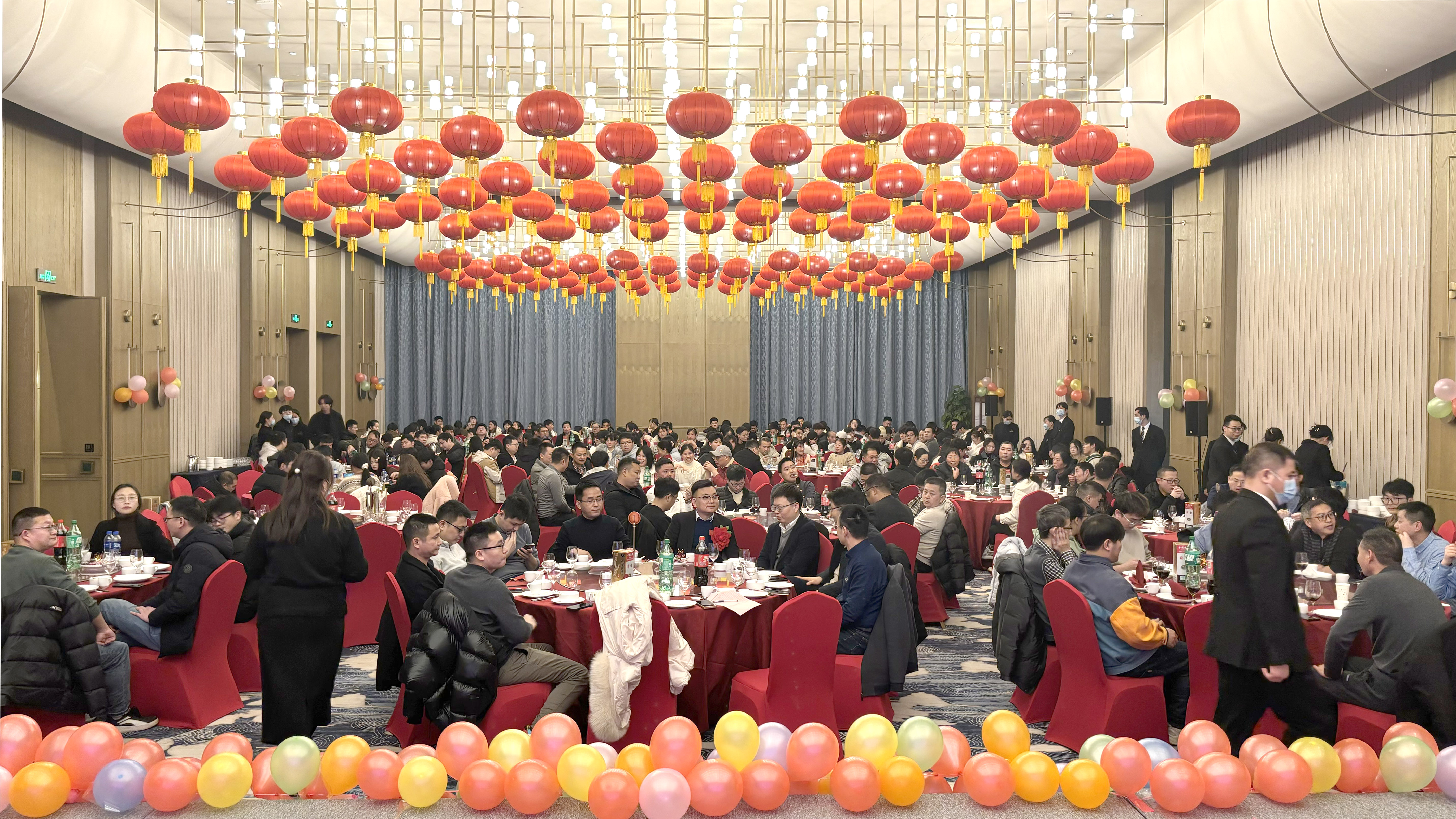 乘风破浪创佳绩 继往开来铸辉煌  ballbet贝博微2023年度表彰大会暨2024年迎春晚会胜利召开